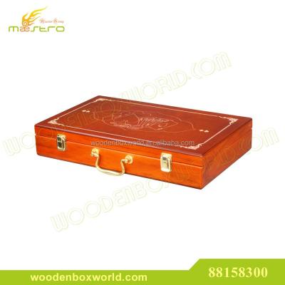 China 400 Handmade Clay Casino Chips Set in Laser Art Decorated Wooden Box for sale