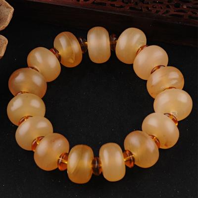 China Religious Man Buddha Bead Bracelet Crescent Natural Material Bracelet for sale