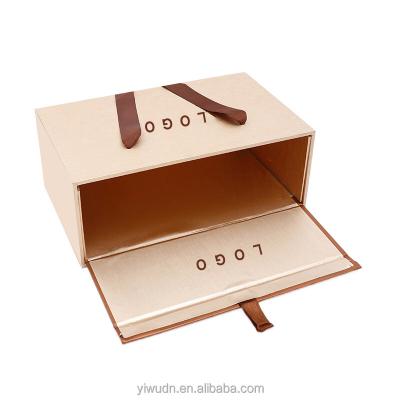 China Biodegradable Delicate Appearance Wholesale Paper Gift Boxes With Handles For Clothes And Shoes for sale