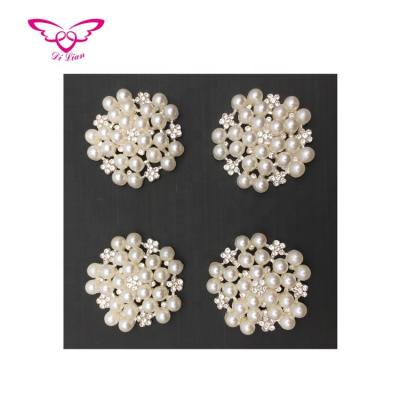 China Wedding Card Accessory Hot Sale Crystal And Pearl Brooch For Wedding Invitation Cards for sale