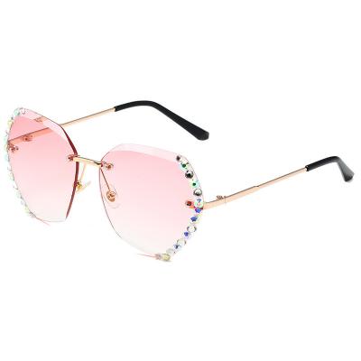 China Fashion Sunglasses New Summer Sun Shade UV Protection Sun Glasses Men Women Designer Sun Glasses With Rhinestone for sale