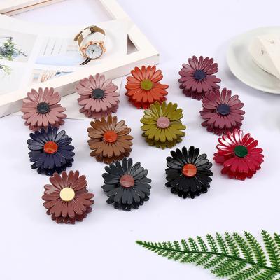 China New Fashion Small Daisy Plastic Hair Claw Clips Joker Headdress Hair Clips For Women for sale