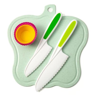 China Sustainable Colorful Pumpkin Shape Kitchen Cutting Board With 2pcs PP Kids Knife For Combination for sale