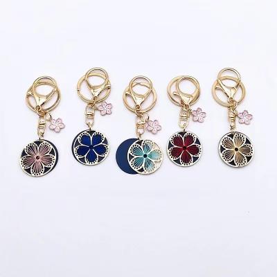 China Retro Korean Style Fresh Metal Fasion Flower Leaf Fasion Five Daisy Small Gift Bag Car Key Chain Pendant for sale