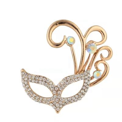 China Fasion custom design luxury brooches with crystal and diamond fabric decorations /suit accessories/gift brooches for sale