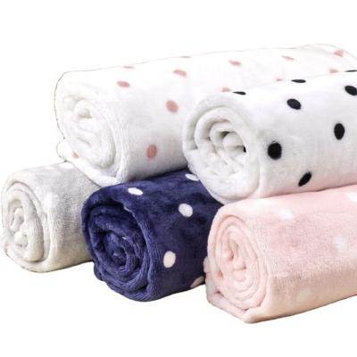 China Anti-pilling Wholesale Super Soft Comfortable Blanket Baby Summer Printed Flannel Wrap Blanket for sale