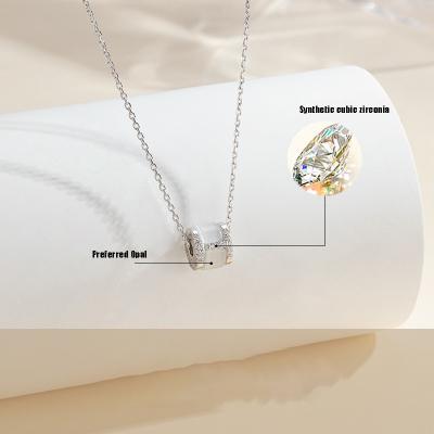 China Fashionable cute little bear light new factory casual style girl's beauty sense luxury premium clavicle chain for sale