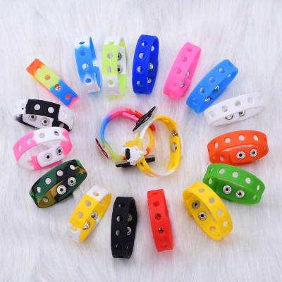 China Glow in Dark 1PCS 18CM Random Color Silicone Wristband Bracelets with Croc Shoe Buckles PVC Shoe Accessories Shoes Charms Kid Birthday Gifts for sale