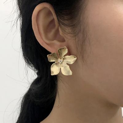 China Fashion Jeweled Floral Earrings For Women Fashion Earrings With Diamonds for sale