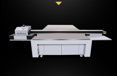 China Industriële Snelle UV Flatbed de Printer Automatische Rang 3000 van Inkjet * 2000mm Te koop