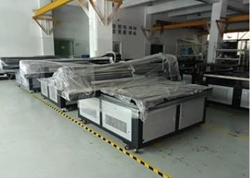 China Machine van de douane Flatbed Houten Digitale Druk, 3020 Uv Geneesbare Inktprinter voor Glas Acryl Te koop