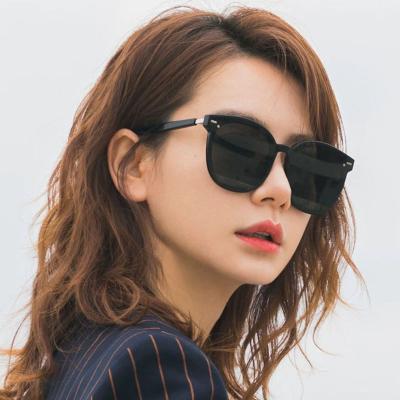 China Fashion Sunglasses 2021 Popular Women Sunglasses PC Frame Resin Lens Shape Gradient Sun Glasses For Female for sale