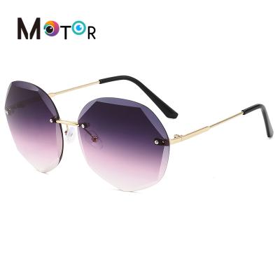 China 2021 Fashion Autumn New Women's Colorful Rhombus Balanced Lens Polygon Rimless Sunglasses for sale