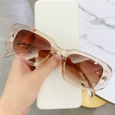 China Fashion sunglasses 2022 hot sale women's vintage oversized sunglasses cool trendy women's sunglasses for sale