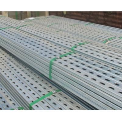 Cina Pre-galvanizzato Galvanizzato Acciaio Strut Canale Unistrut Foglio Perforato C Forma in vendita