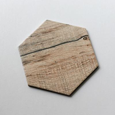 Cina Tessera ceramica di serie di esagono della glassa a 9,2 pollici di legno della piastrella di ceramica 8 X in vendita