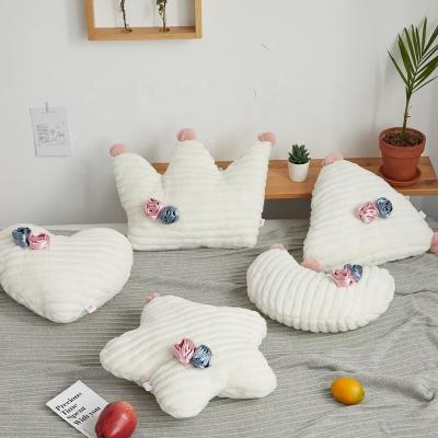 China Anti Dust Mites Baby Room Home Decoration Bed Room Cute Plush Heart Tile With Case for sale