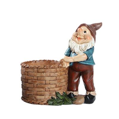 China Low MOQ Hand Painted Worldwide Garden Working Gnomes With Flower Basket Gnome Figurine for sale