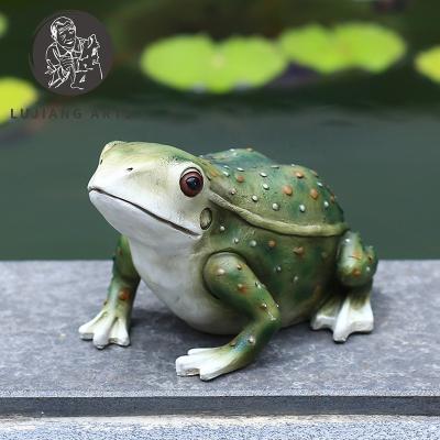 China European Garden Frog Statue Decor Resin Frog Yard Outdoor Art Sculpture Decoration Figurine Housewarming Gifts for sale