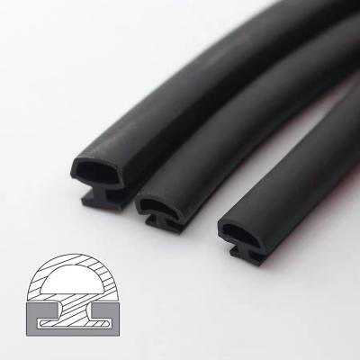 China Excellent Ozone Resistance Black EPDM D Seal For Sealing And Gasketing for sale