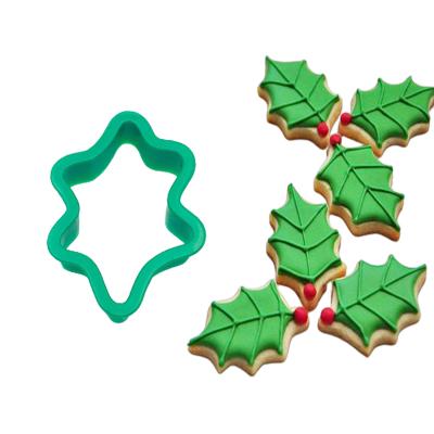 China 8 Viable Plastic Garland Large Holly Shaped Cookie Cutter Dessert Cake Chocolate Mold Tools Christmas and Fondant Set for sale