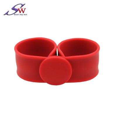 China Access Control Kids / Adult 125KHz T5577 RFID Slap Wristband For Swimming Pool for sale