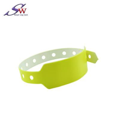 China Reusable Medical PVC NFC Wristband 125 KHz RFID Plastic Wristband for sale