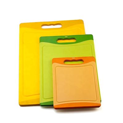 China Sustainable TPR and PP Material 3pcs Kitchen Cutting Board Set for sale