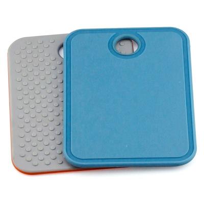 China Sustainable Round Shape Small Square Hole Hanging Cutting Board for sale