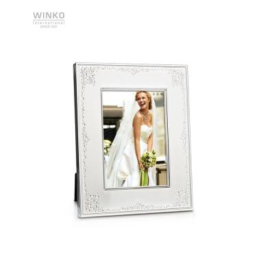 China Pearl Silver Plated Home Decor Birthday Photo Frame Wedding Graceful Metal Gifts Picture Frame 13X18Cm for sale