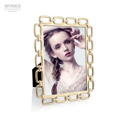 China Chain Link Model Specifications 10X15Cm Metal Die Casting Decor Chain Link Pattern Golden Photo Home Picture Frame for sale