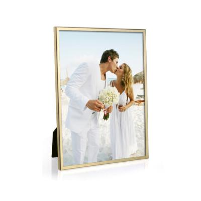 China Minimalism OEM&ODM Decoration For Home Picture Frames Metal Stamp Silver Plated Minimalism Photo Frame Home Decor 10X15Cm for sale