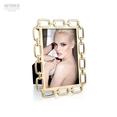 China Chain Link Model Decor Picture Frame 10x15cm Metal Die Casting Picture Frame 10x15cm Metal Luxury Golden Luxury Home Wedding Gifts for sale