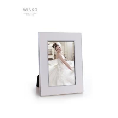 China Best Selling Colorful Epoxy White Border Picture Frame 10x15cm Alloy Die Casting Photo Epoxy Wide View Wedding Coloful Border Home Decor Birthday Gifts for sale