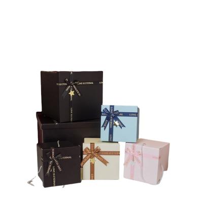 China Glossy Custom Gift Box Packaging Recyclable Luxury Personalized Packaging Gift Box for sale