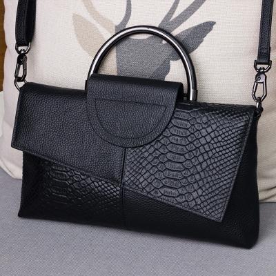 China Women Street Fashion Lady Bags Pure Color Hasp&Zipper Genuine Leather Envelope Bag Serpentine Crossbody Bags China Wholesale for sale