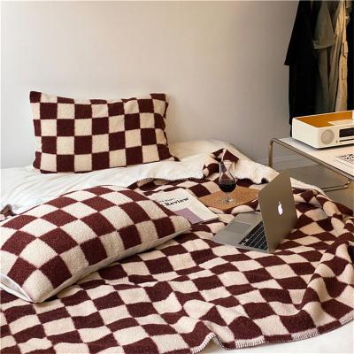 China Retro Anti-Static Winter Checkerboard Fleece Blankets Warm Soft Double Sided Throw Blanket Bed Sofa Throw Blanket Nordic Plush Plaid for sale