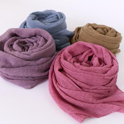 China Long New Style Solid Color Plain Pleated Hijab Scarf Refreshing Breathable Veil Hijab For Women for sale