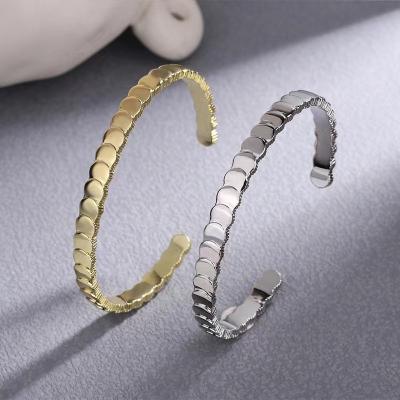 China TRENDY 2022 new net red fish scale bracelet women plated 18k gold do not fade geometric round bracelet wholesale for sale