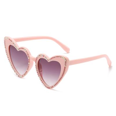 China Luxury Bling Crystal Rhinestone Sun Glasses Oversized Heart Shape Sunglasses 2022 Fashion Diamond Sunglasses For Women for sale