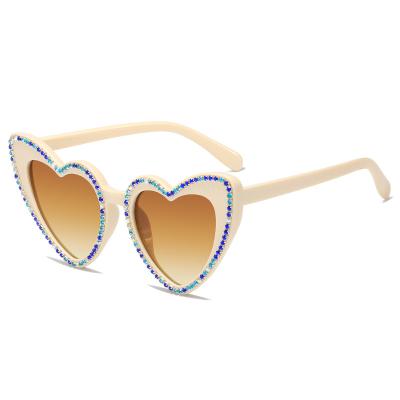 China Best Selling Fashion Sunglasses Bling Rhinestone Crystal Heart Sun Glass Shade Diamond Sunglasses For Women Oversized for sale