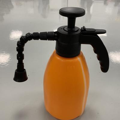 China Portable Plastic Garden Spray 2L Hand Pump Pressure Mist Sprayer Bottle for sale