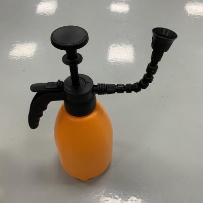 China New Garden Spray Design Hand Pump Sprayer 2L Pressure Water Garden Sprayer for sale