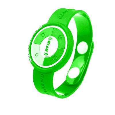 China Customized Waterproof / Waterproof Adjustable Logo Silicone Wristband RFID 125KHz Waterproof Wristband for sale