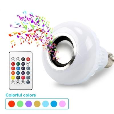 Cina Rgb w colore chiaro altoparlante personalizzato lampadina bianca altoparlante intelligente lampadina Rgb lampadina musicale a led in vendita