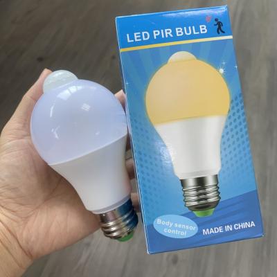 China 80 Ra LED Smart Radar Sensor Light Bulb with Auto Motion Detection and Indoor Lighting for sale