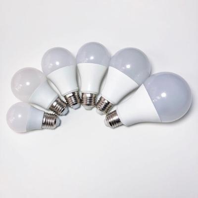 China 80Ra 450lm A60 E27 Lâmpada Led 50W Lâmpada Energética Elétrica Branca Quente lâmpada de vidro completo à venda