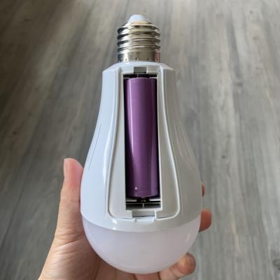 China Bulbo LED E27 blanco de 15W para iluminación de emergencia recargable en entornos exteriores en venta