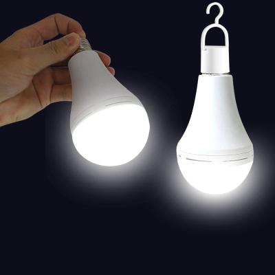 China 7w 9w 12w 15w bombilla de emergencia recargable bombillas LED para el hogar ángulo de iluminación 270 ° en venta