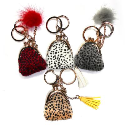 中国 えんじ色Pom Pomの装飾が付いているポリエステルによって刻まれるロゴの硬貨袋Keychain 販売のため